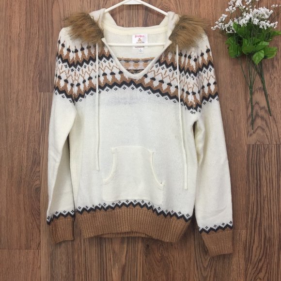 NWOT Room Mates Fur Lined Hooded V-Neck Sweater - Picture 1 of 8